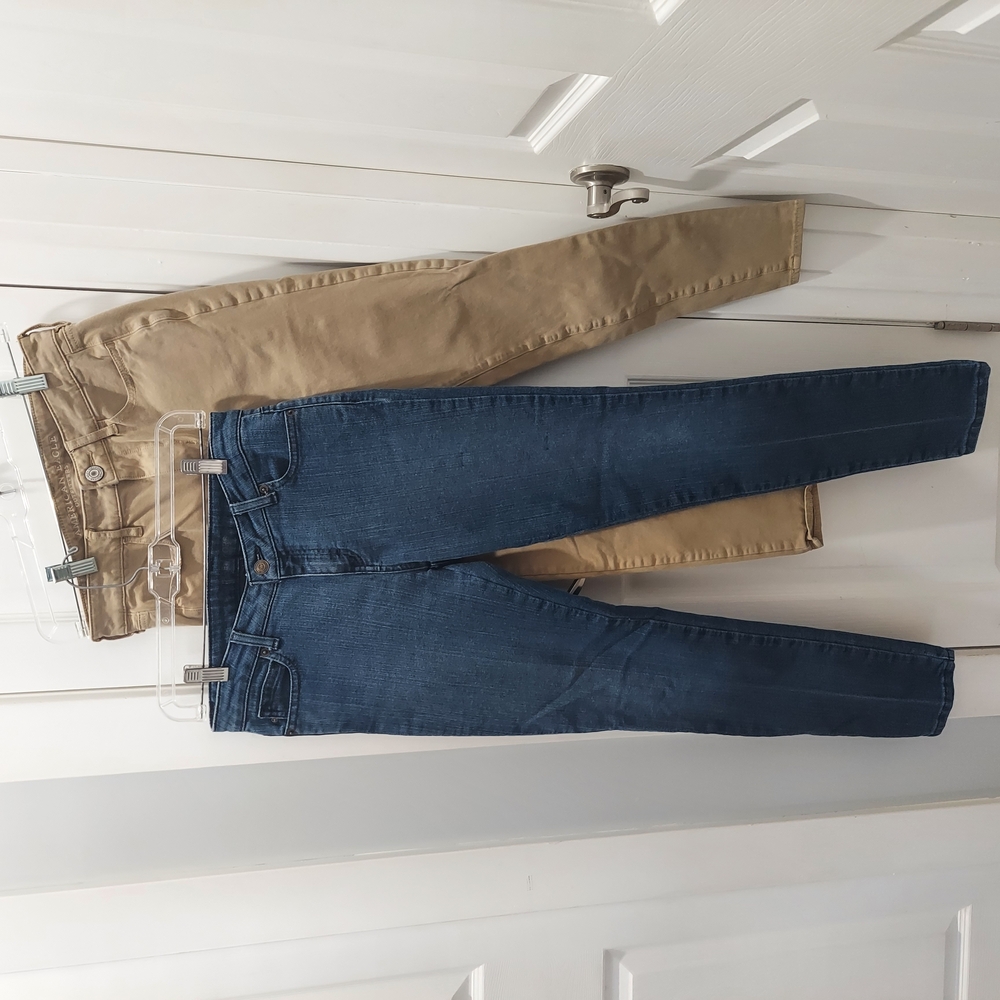 1 Michael Kors blue jeans & 1 American Eagle beige pants Both size 4 Womans